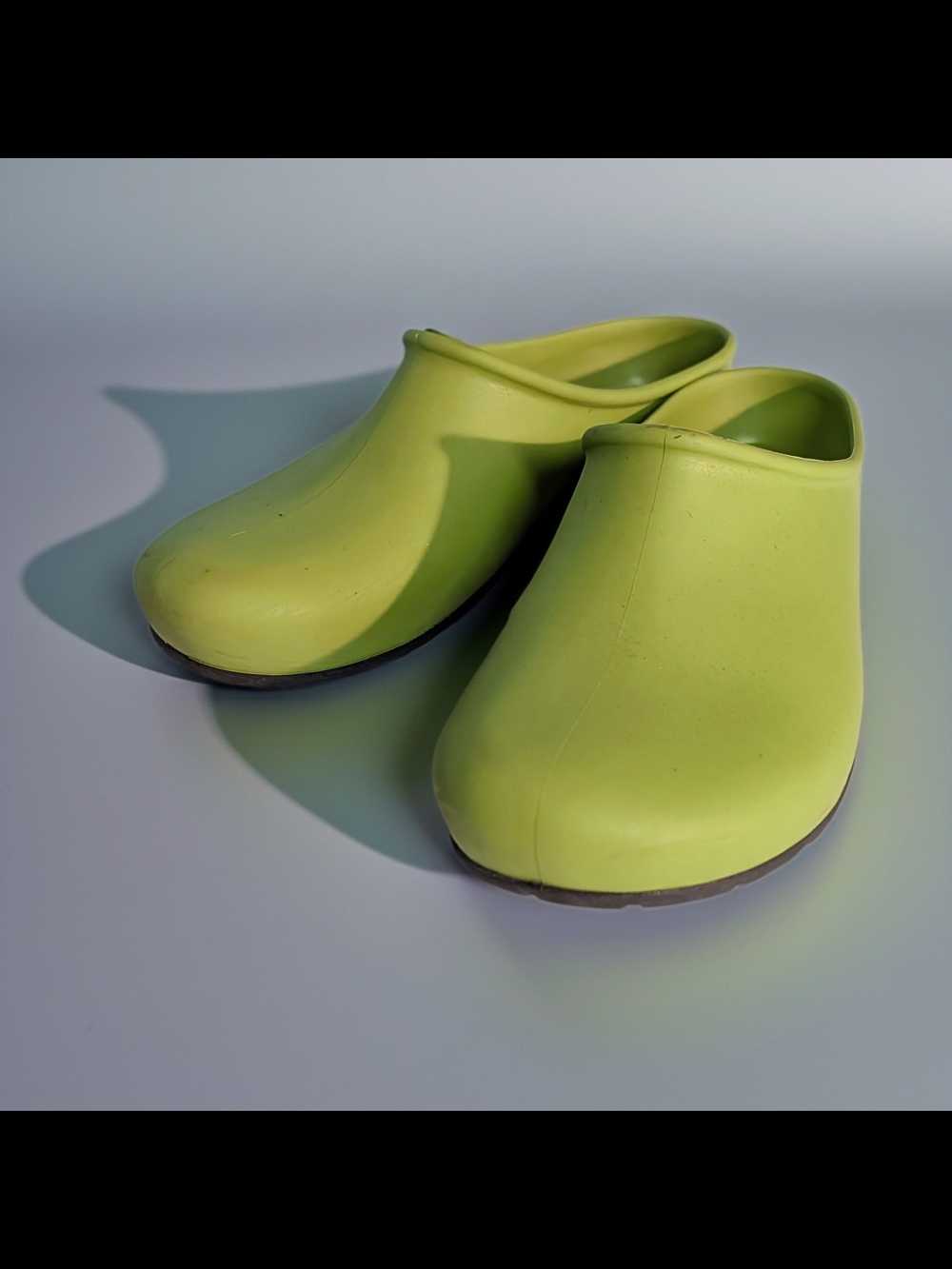 Sloggers Women's Lime Green Garden Clogs Size 9 - Like New